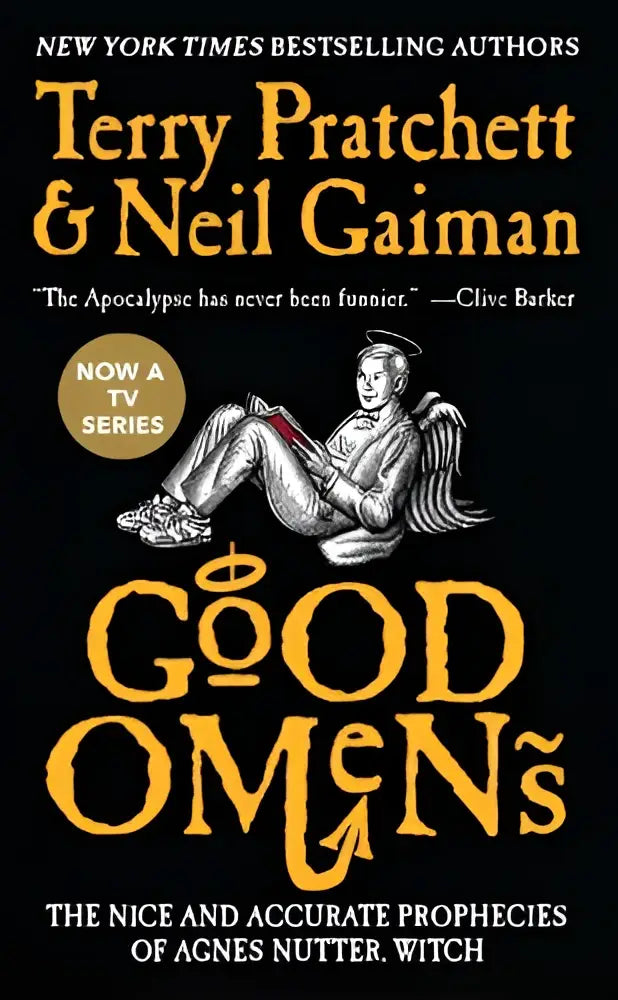 Het boek good omens toont de titel in gouden gele letters op een zwarte achtergrond in een opvallend omslag