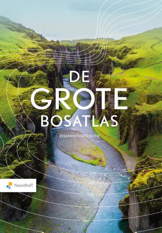 De cover van de grote bosatlas door noordhoff toont een groene landschap met rivier op een geografische atlas