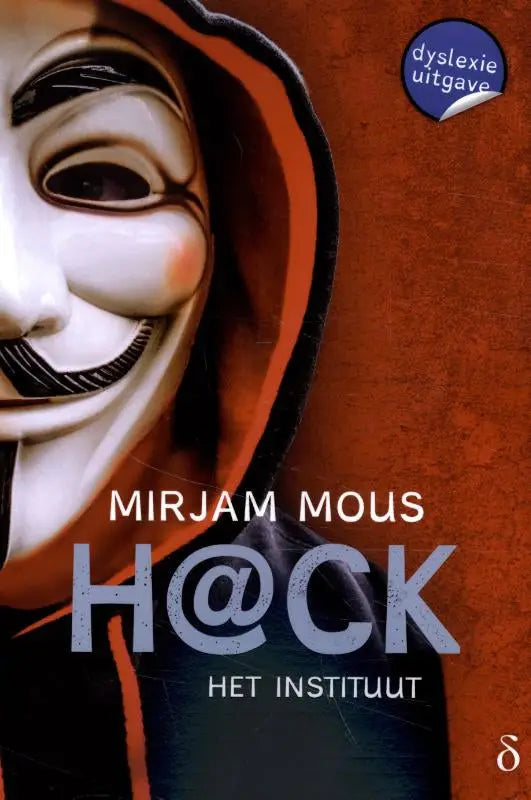 De cover toont een witte guy fawkes masker met zwarte details gedragen door iemand in een oranje hoodie bij het product H@ck
