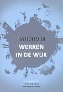 Handboek werken in de wijk boekcover met titel in zwart op blauwgrijze achtergrond en witte abstracte figuren, maatschappij algemeen