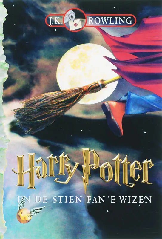 The cover of harry potter en de stien fan e wizen shows a broomstick flying with red and blue robes against a full moon for jonge lezers