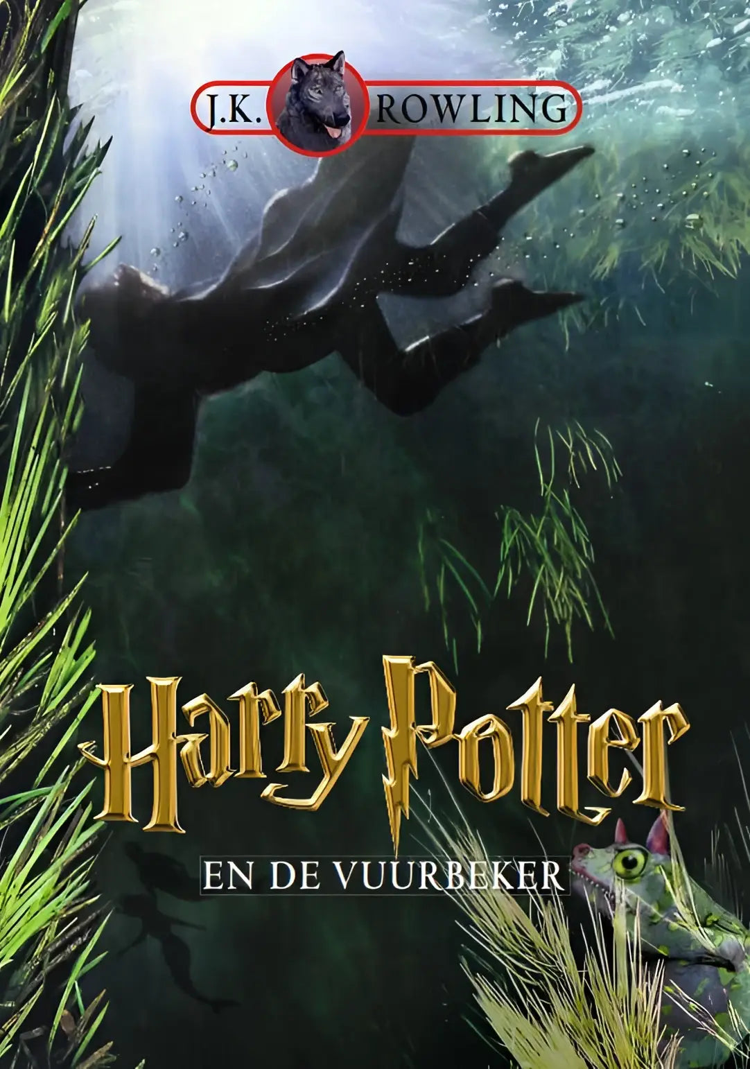De cover van harry potter en de vuurbeker toont een donkere figuur onder water met groene waterplanten