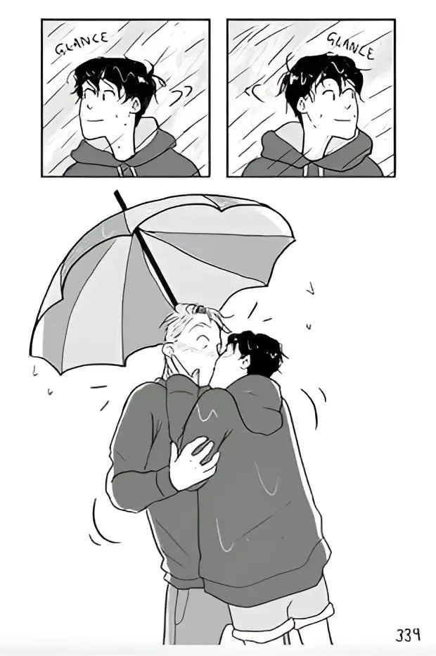 Grijs wit gestreepte paraplu met zwarte handgreep gehouden door twee personages in de regen heartstopper volume 2 van alice oseman engelstalige graphic novel