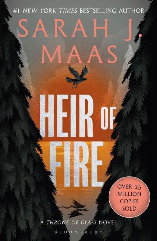 De cover van het boek heir of fire van sarah j van de sunday times best-selling auteur van a court of thorns and roses
