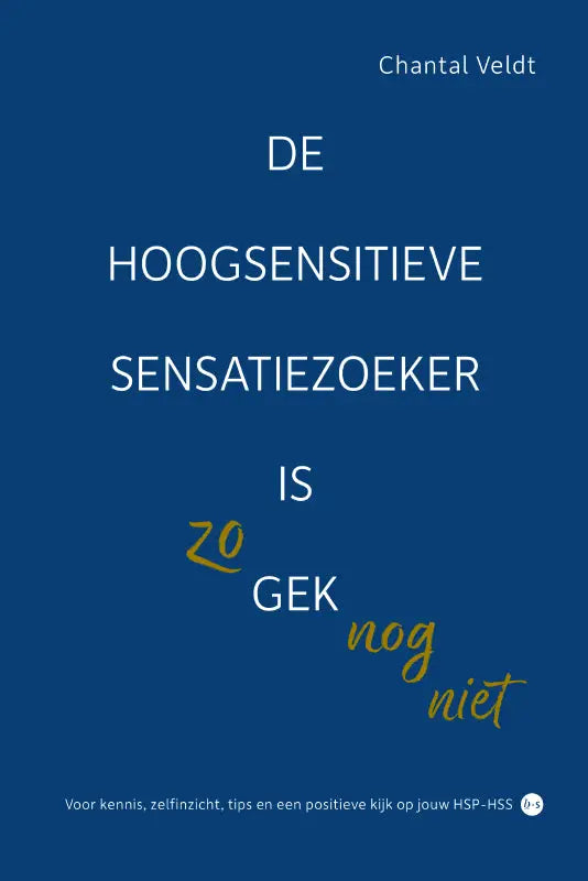 Diepblauw boek met witte en gouden tekst getiteld de hoogsensitieve sensatiezoeker is zo gek nog niet van chantal veldt