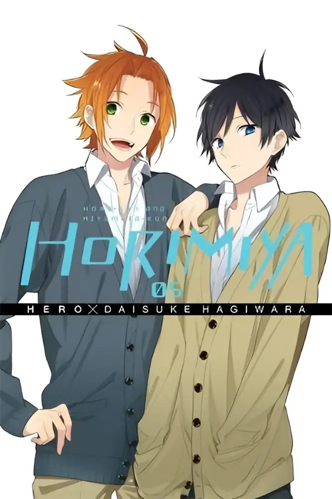De cover art van het anime hokkaido toont twee geïllustreerde mannelijke karakters op horimiya volume 5 product