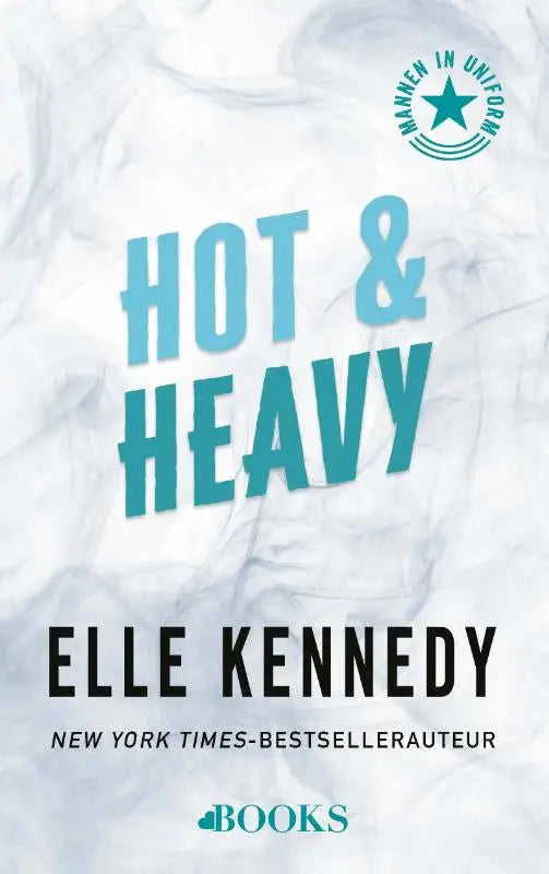 De boekcover van hot and heavy door elle kennedy toont gedurfde teal letters op een getextureerde witte achtergrond