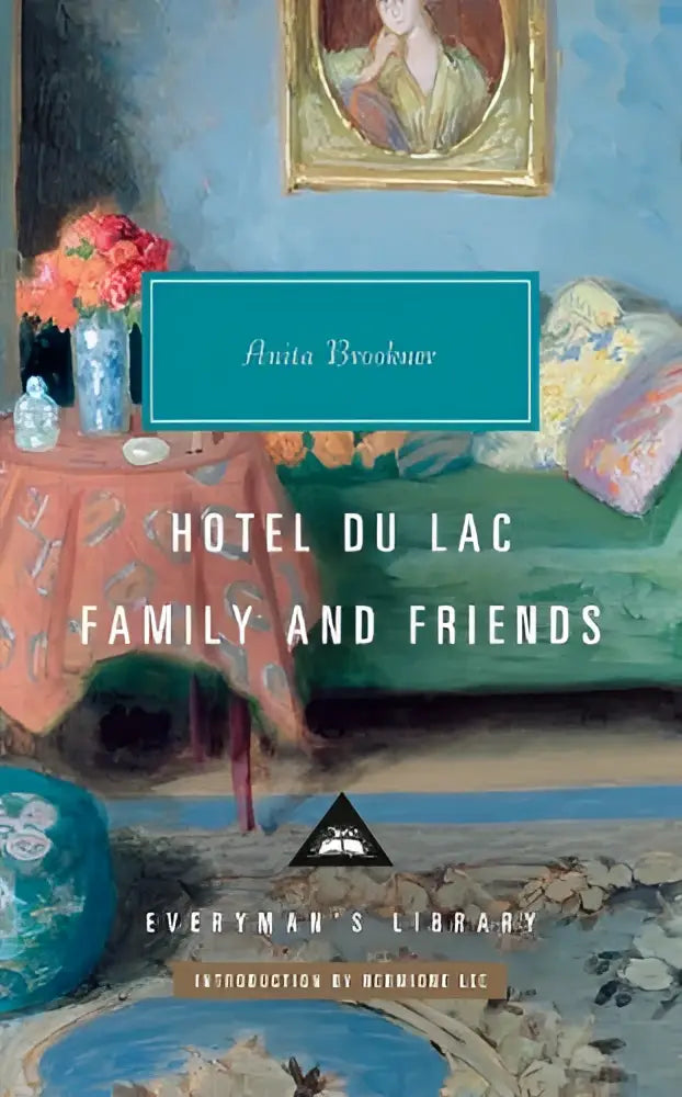 De boekcover van hotel du lac family and friends toont een groene bank en tafel met bloemen en de naam anita brookner