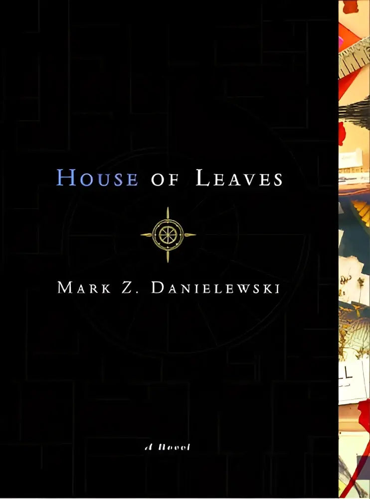 Zwarte hardcover van house of leaves door mark z met gouden letters in de remastered full-color edition