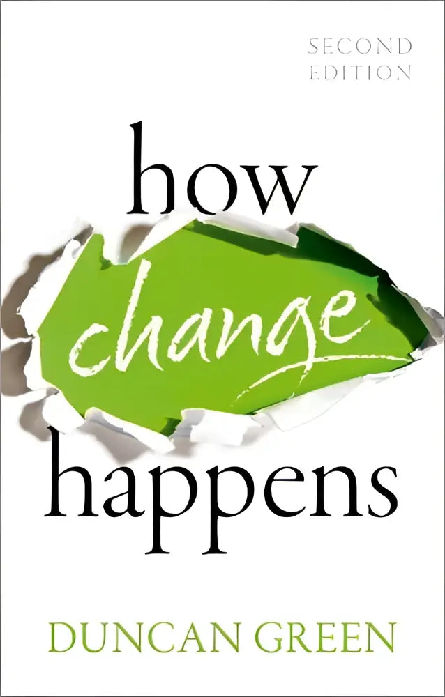 De boekcover van How Change Happens toont de titel in zwarte serif met een groene bladillustratie op witte achtergrond
