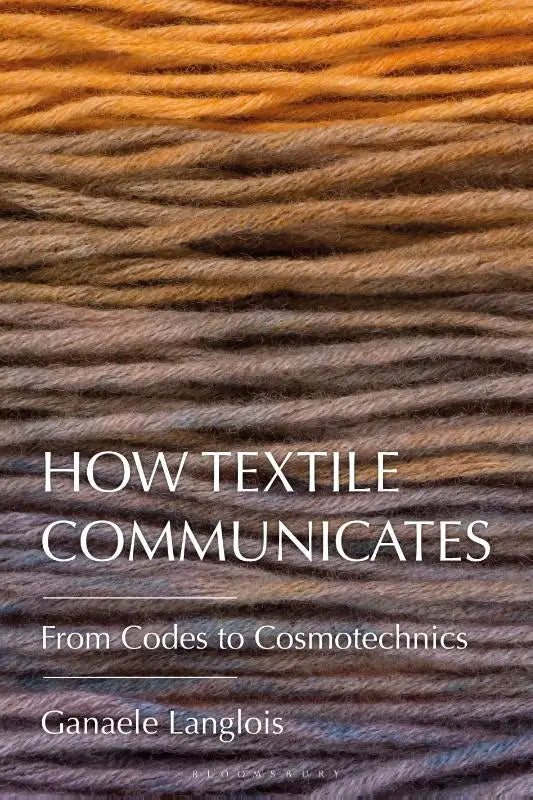 Boekomslag met een textuur van meerkleurige garen in warme tinten voor how textile communicates van ganaele langlo