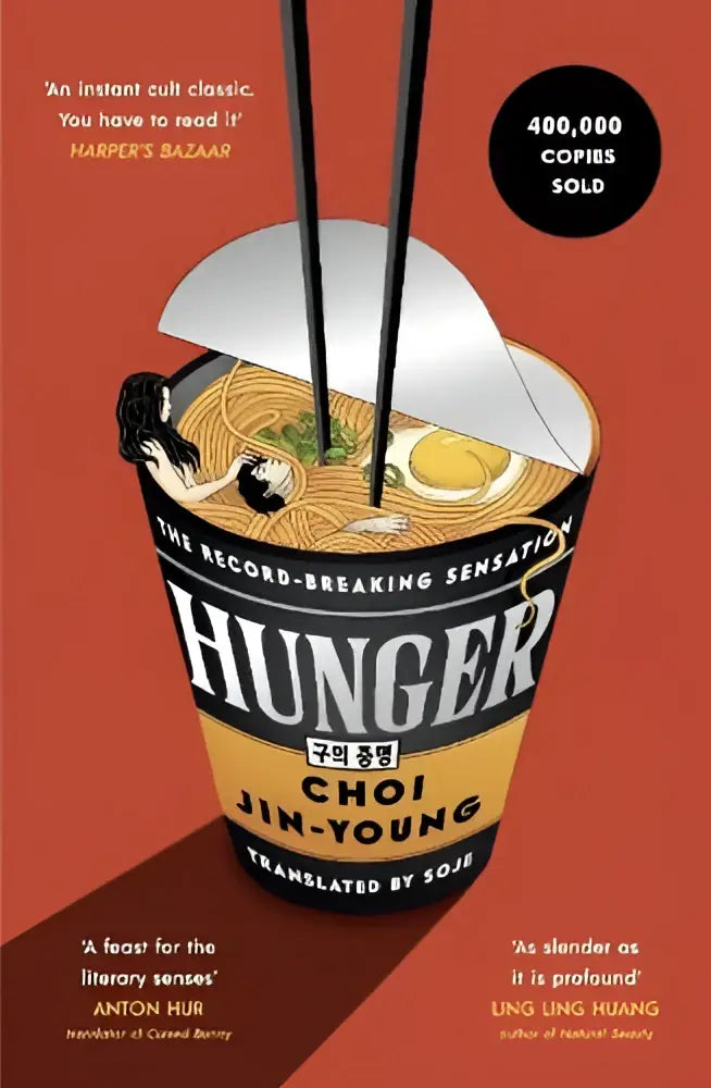 De cult classic boek hunger met een rood omslag en een noodle cup illustratie verkocht meer dan een half miljoen exemplaren