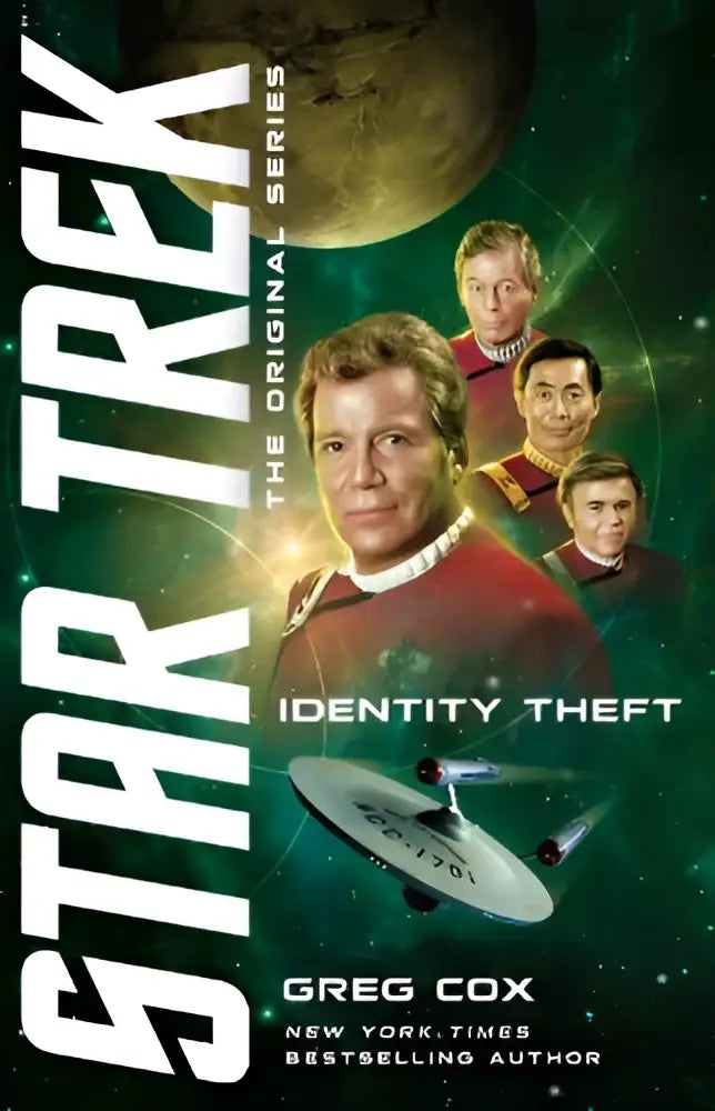 Boek identity theft van star trek the original series door greg cox met rode uniform kapitein en uss enterprise in de ruimte