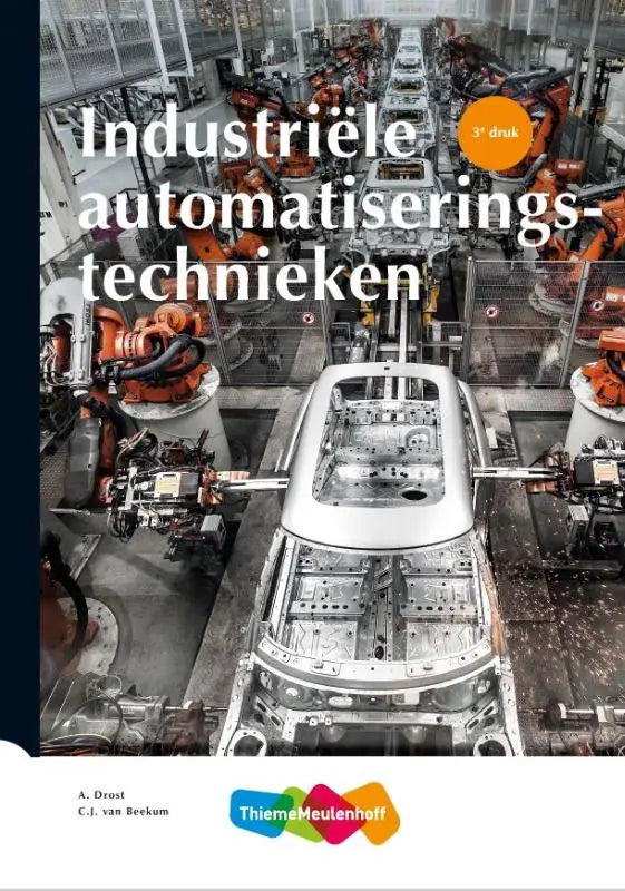 Het boek industriële automatiseringstechnieken toont een assemblagelijn met oranje robotarmen en metalen chassis