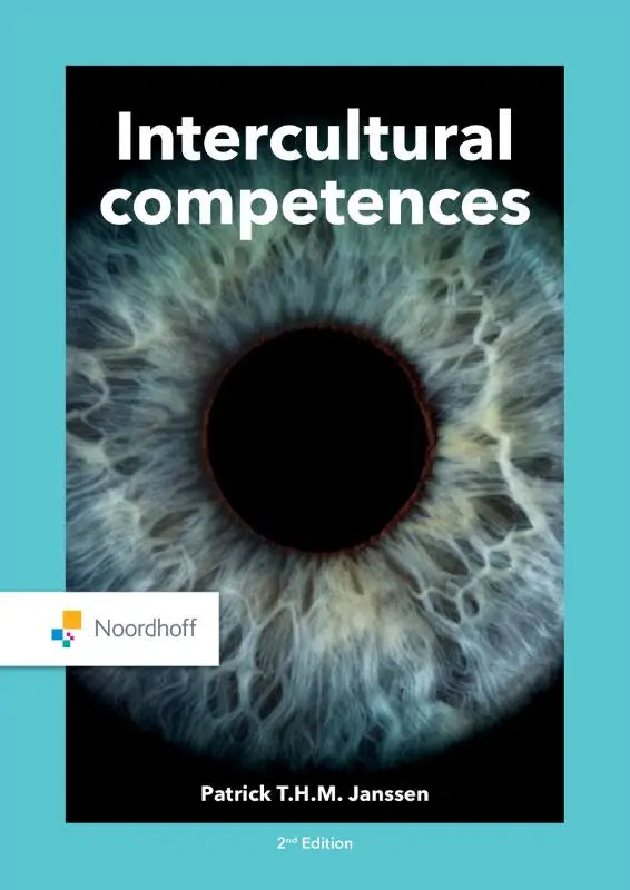 De boekcover van intercultural competences toont een close-up van een blauwgrijze menselijke iris tegen een zwarte achtergrond