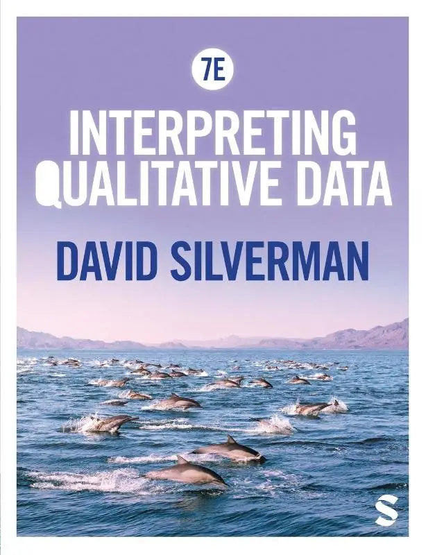 De zevende editie van het boek interpreting qualitative data door david silverman toont een levendige oceaanscène met dolfijnen tegen een lavendelkleurige lucht