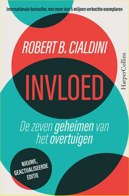 De boekcover van invloed door robert cialdini toont gedurfde rode en teal cirkelvormige grafische elementen met zwarte tekst