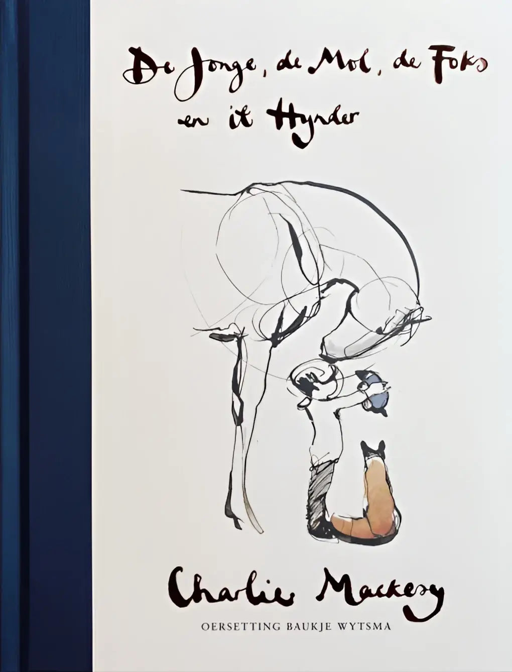 Blauw hardcover boek de jonge de mol de fok en it hyder met witte kaft en zwarte dierenillustraties van charlie mackesy