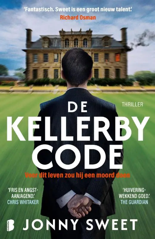 De kellerby code boekcover toont een man in donker pak voor een stenen herenhuis onder een heldere lucht