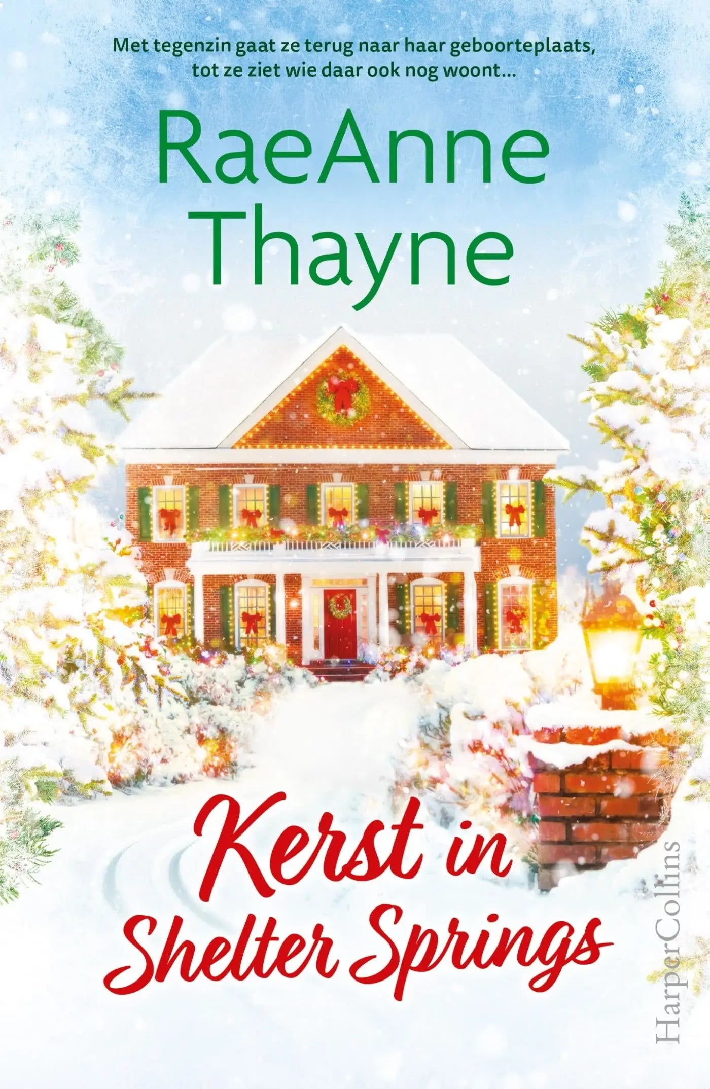 Een gezellig sneeuwbedekt bakstenen huis met een rode voordeur en feestelijke decoraties in shelter springs kerstroamance
