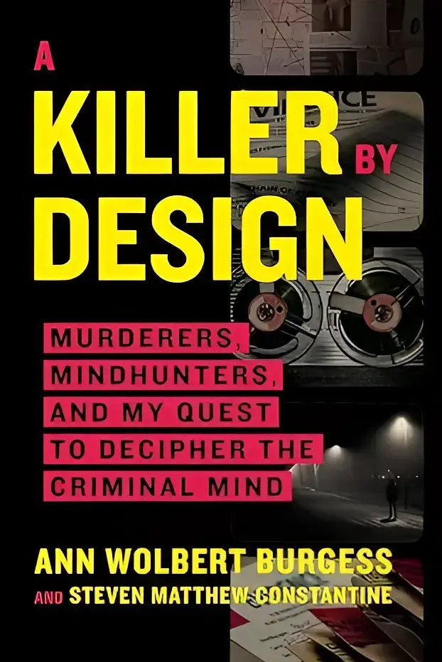 De boekcover van killer by design toont gele en rode tekst op een zwarte achtergrond met vintage bandrecorder en krantenknipsels