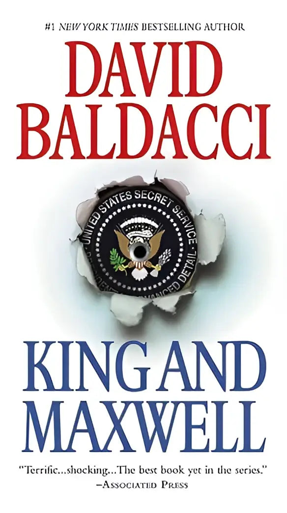 De boekomslag van king and maxwell door david baldacci toont een gescheurd papier met het united states secret service zegel in het midden, deel van de maxwell serie