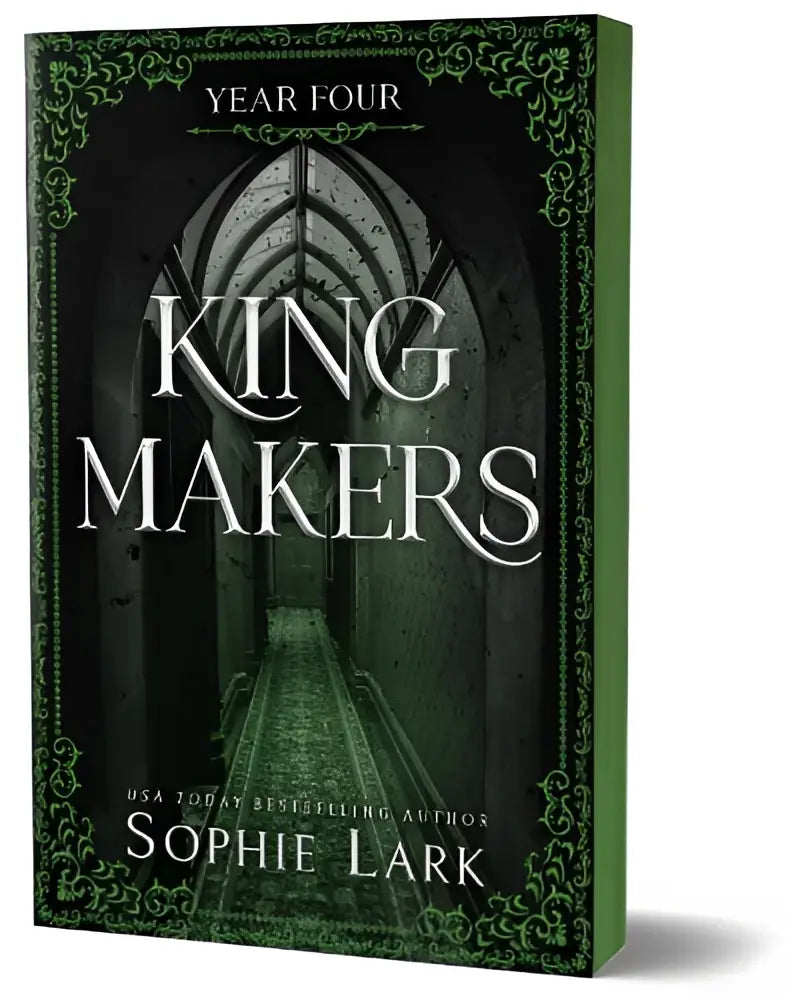 Groen hardcover boek king makers door sophie lark met gotisch boogontwerp voor spicy dark college mafia romance kingmakers year four