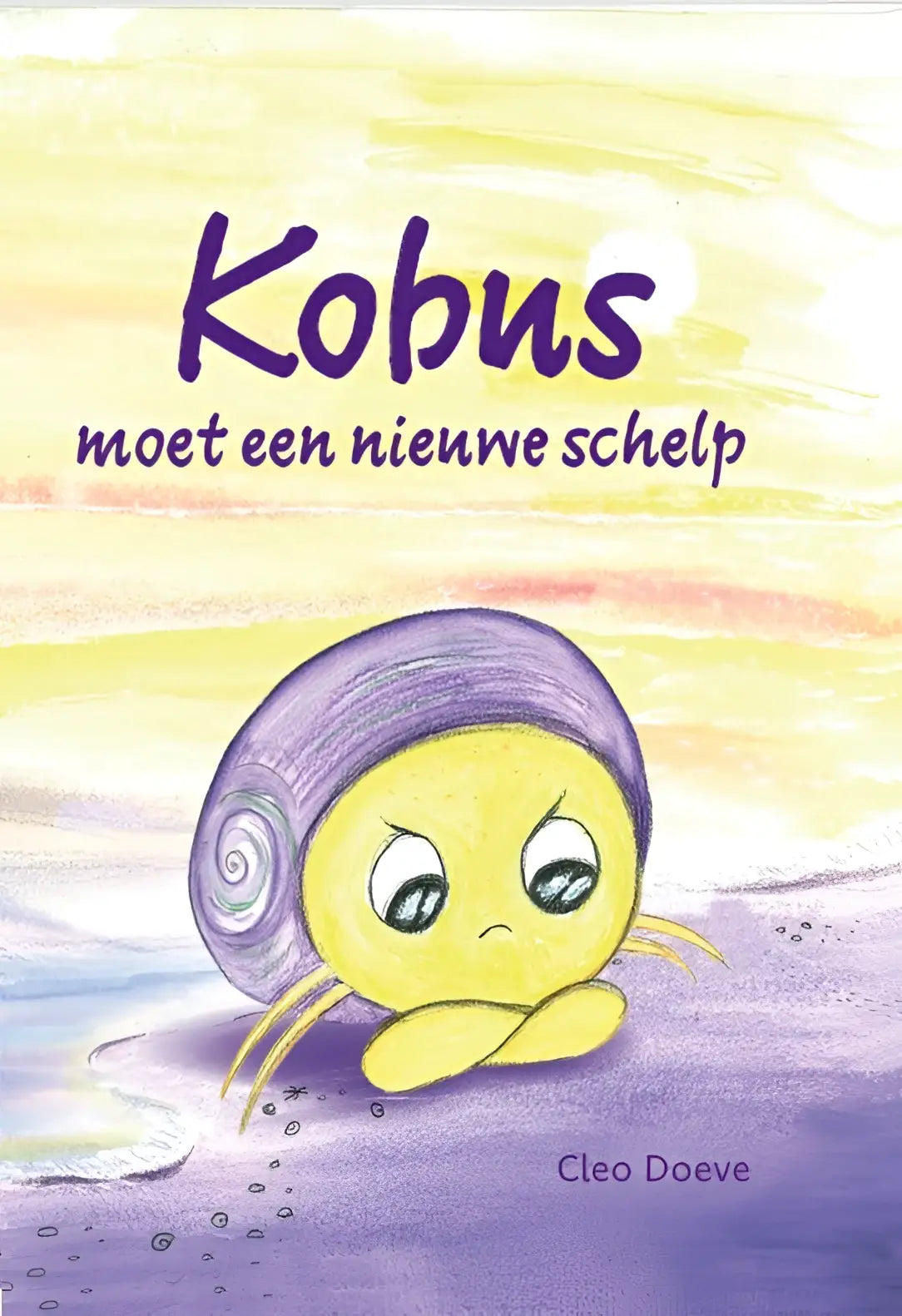Een paarse en gele cartoonslak met een spiraalschelp en gekruiste armen voor jonge lezers over een nieuwe schelp