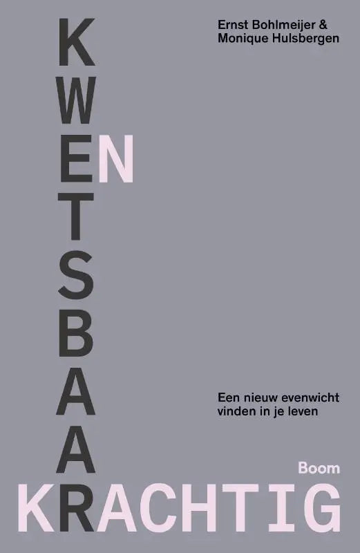 Grijs boekcover met de titel kwetsbaar en krachtig en subtitel over evenwicht vinden in je leven zichtbaar
