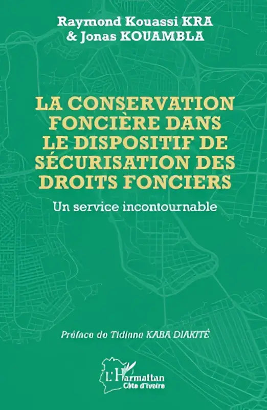 Groen boek met gele tekst en kaartontwerp getiteld la conservation fonciere dans le dispositif de securisation des droits foncier door raymond kouassi k