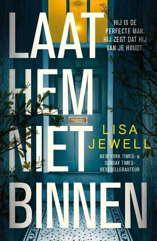 Boekcover van laat hem niet binnen met witte tekst op een blauw getinte voordeur en een geel verlicht raam erboven
