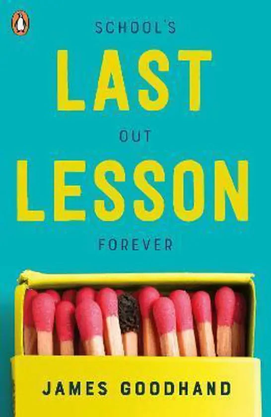 De boekcover van last lesson vpr toont gele tekst op een blauwgroene achtergrond met de school door james goodhand
