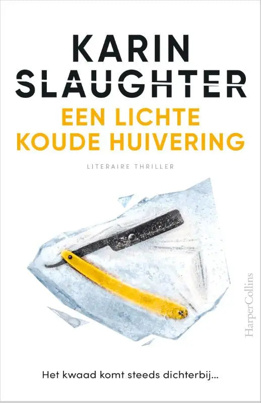 Een gele en zwarte rechte scheermes ligt op een stuk ijs voor een lichte koude huivering ervaring
