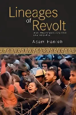 Boekcover van lineages of revolt door assem hanafi met een warme foto van een menigte in traditionele kledij