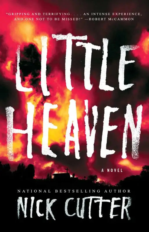 De boekomslag van little heaven een roman van nick cutter toont witte tekst op een vurige roodoranje achtergrond met silhouetten van kruisen