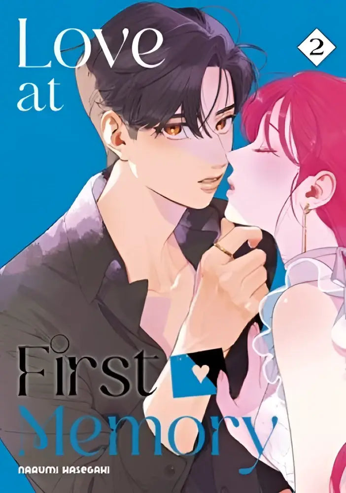 De cover van de manga love at first memory 2 toont een geïllustreerd stel met donker en roze haar op een blauwe achtergrond