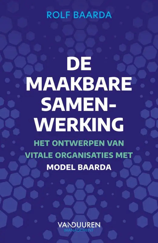 Blauw boek met witte en lichtblauwe tekst en hexagonaal patroon over maakbare samenwerking en model baarda voor vitale organisatie