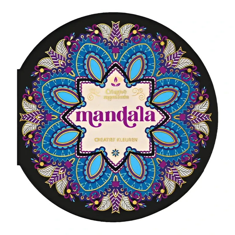 Mandala kleurboek met een zwarte rand en ingewikkelde blauwe en paarse bloemmotieven rondom een centraal ontwerp