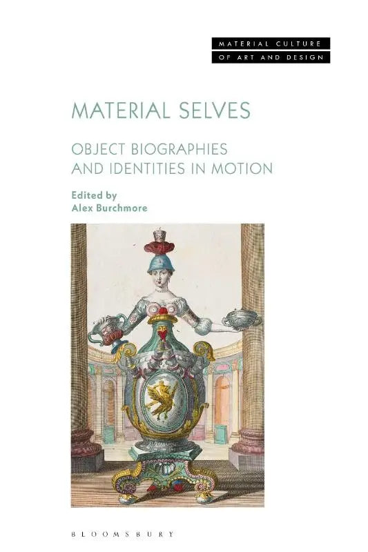 Een vergulde sierlijke urn met een gebeeldhouwde vrouw figuur, belicht in object biographies en identiteiten in beweging