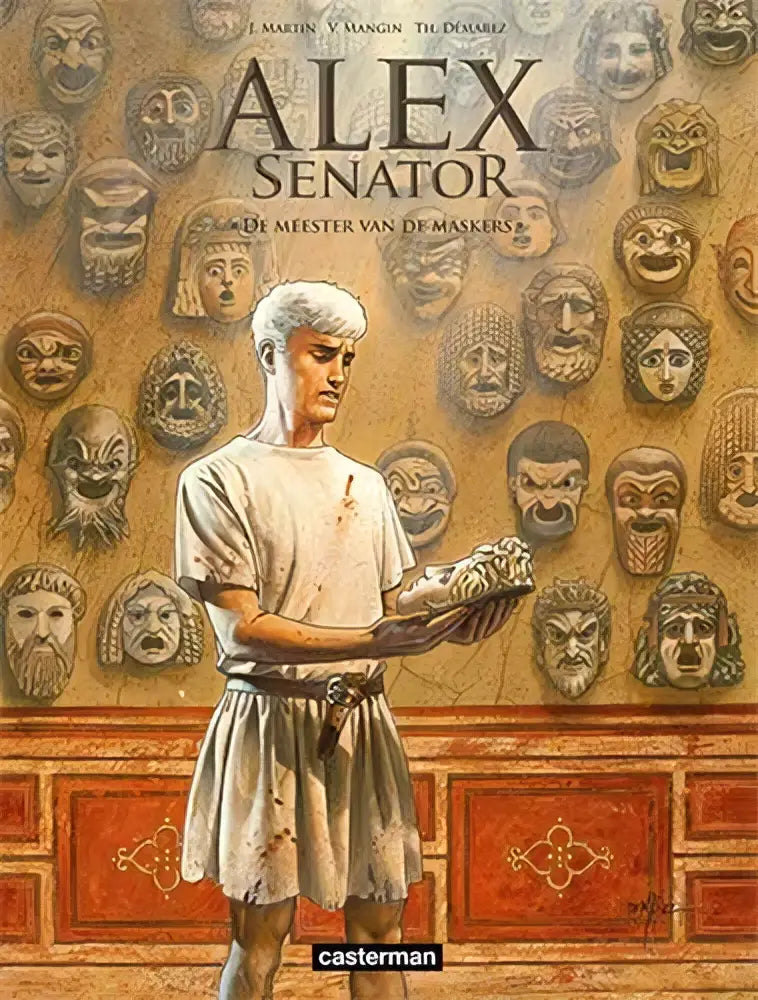 Een man in een witte tuniek en grijze rok houdt een gedetailleerd masker voor een muur vol maskers jacques martin valérie mangin strips algemeen