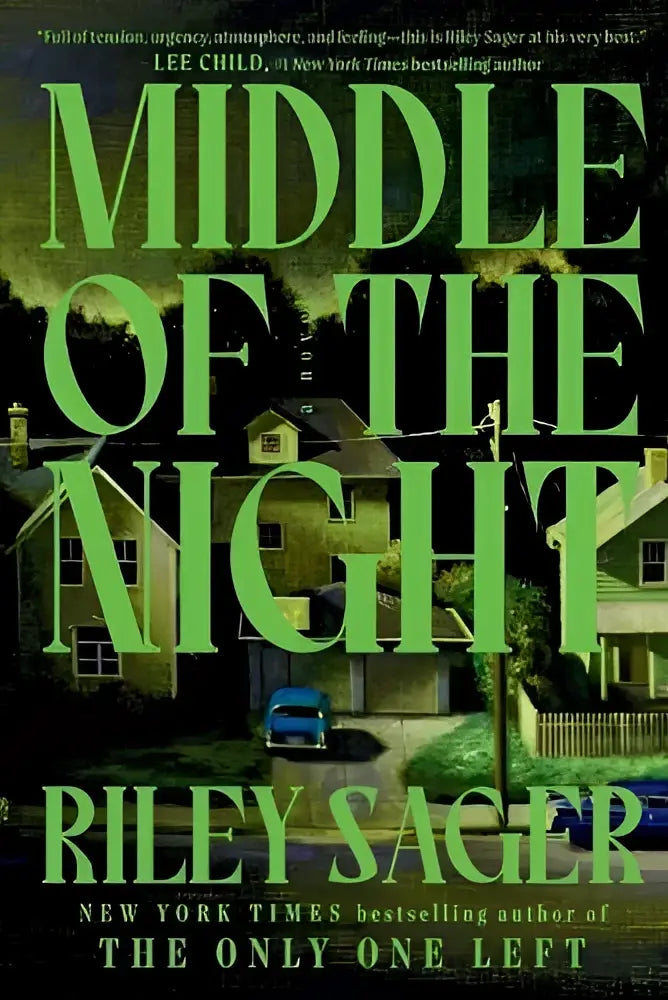 Groen boekomslag van middle of the night door riley sager met een donkere buitenwijk en een blauwe auto