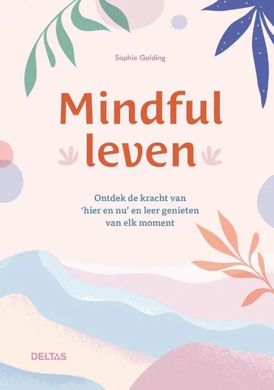 Een zachte pastelkleurige boekcover met geïllustreerde bladeren en golven met de titel mindful leven in warme oranje letters leer genieten