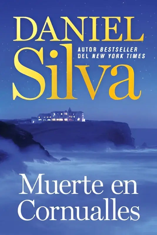 The book cover of muerte en cornualles by daniel silva in spanish edition with dark blue background and gold lettering
