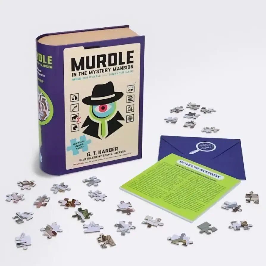 Paarse boekvormige puzzelbox murdle in the mystery mansion met detective in zwarte hoed en zilveren puzzelstukjes