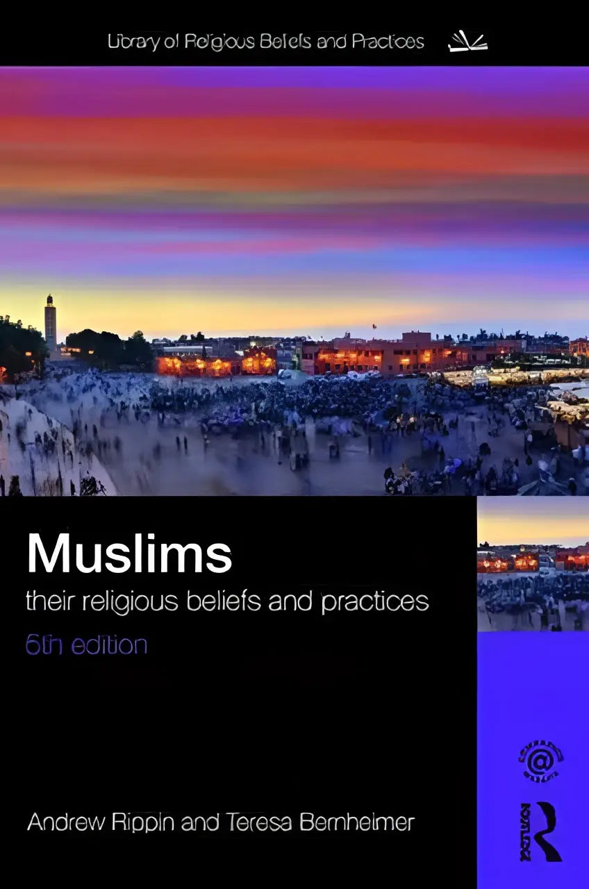 De kleurrijke boekomslag toont een zonsondergang boven een plein met de titel muslims their religious beliefs and practices in witte tekst