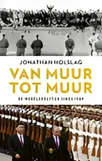Boekomslag van van muur tot muur met geel tekst op witte achtergrond over wereldpolitiek sinds 1989 door jonathan h