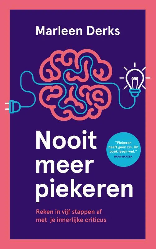 Paars boek met gestileerde roze blauwe hersenen en een lichtbol verbonden met een elektrische draad over vijf stappen tegen de innerlijke criticus