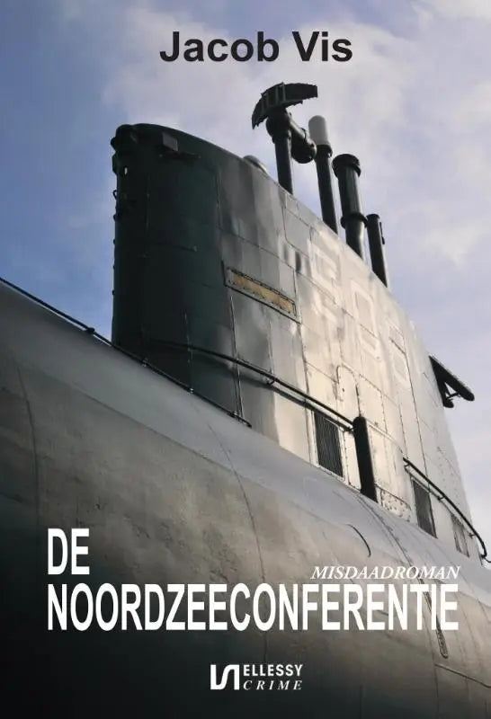 De noordzeeconferentie cover toont een donkergrijze metalen duikboot met klinknagels en periscoop voor een wolkenlucht