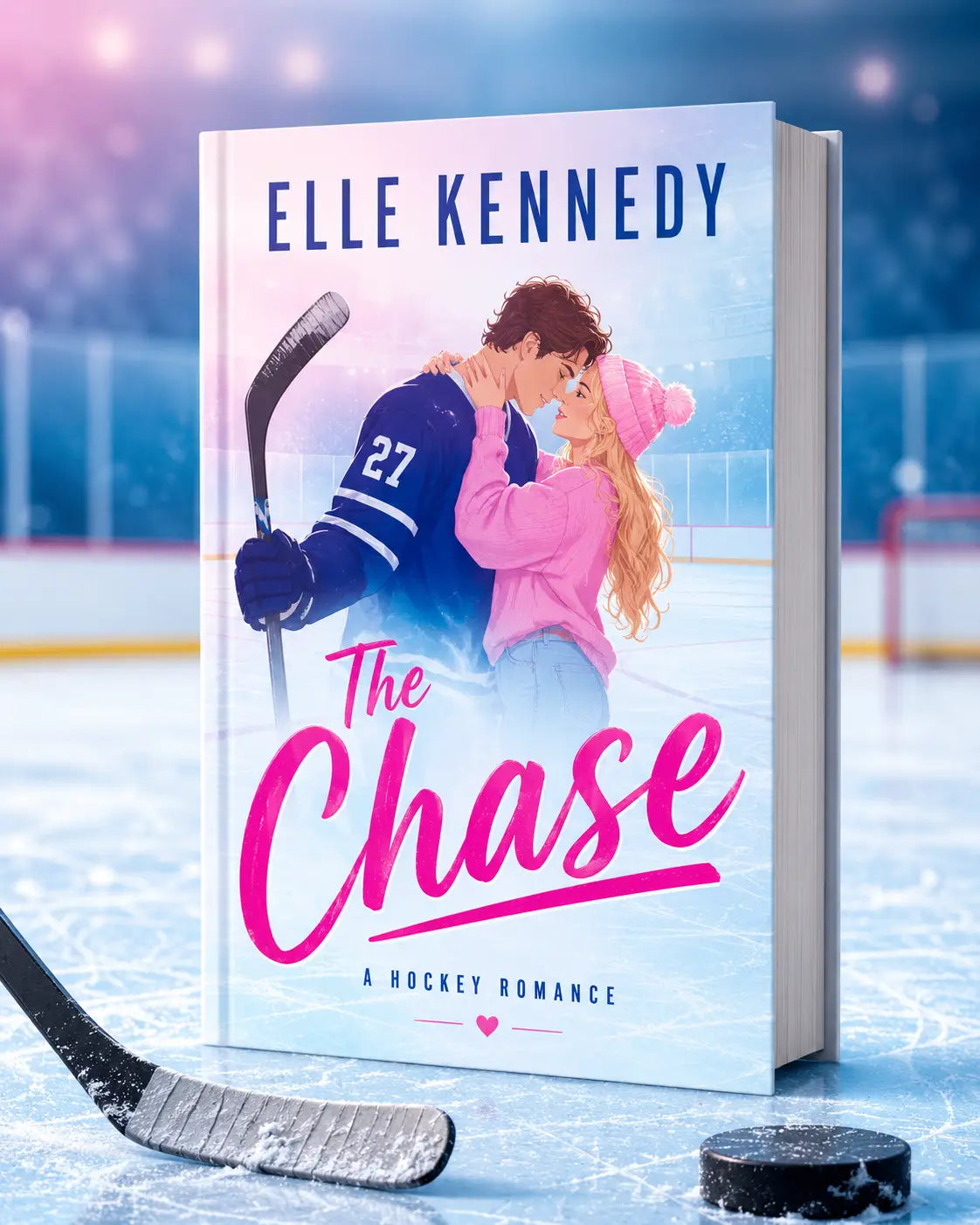 Cover van the chase door elle kennedy een levendige roze en blauwe hockeyromantiek in hedendaagse fictie