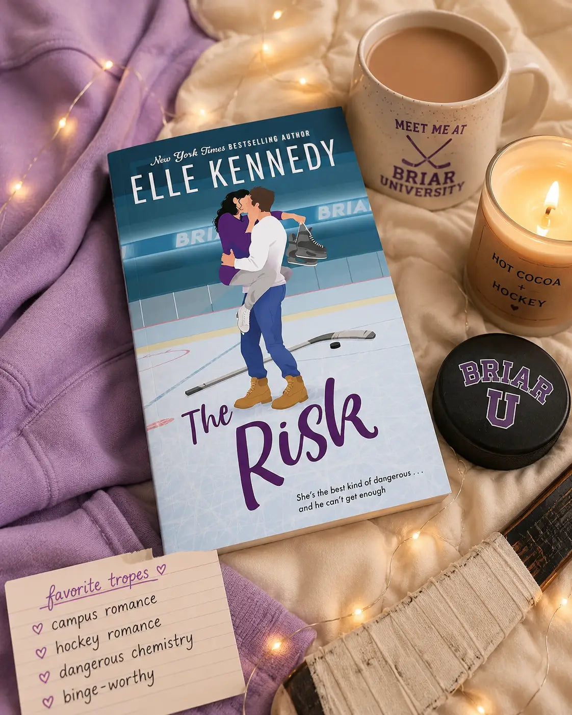 The risk door elle kennedy is een paperback romance uit de briar u-serie met een illustratie van schaatsers op blauw witte achtergrond